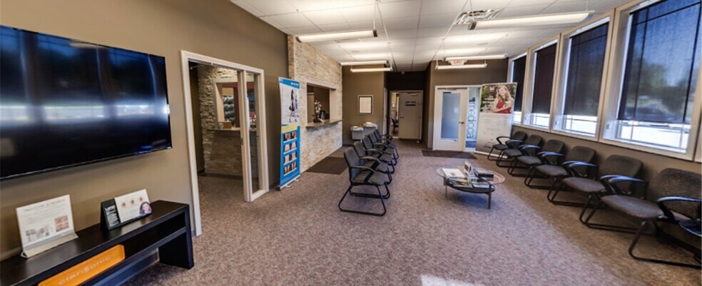 6621-6627 Centerville Business Pky, Dayton, OH for sale - Building Photo - Image 2 of 5