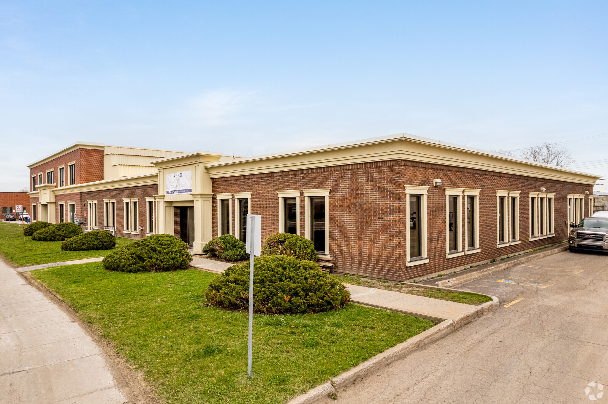 74-76 Boul Brunswick, Dollard-des-Ormeaux, QC for sale Building Photo- Image 1 of 1