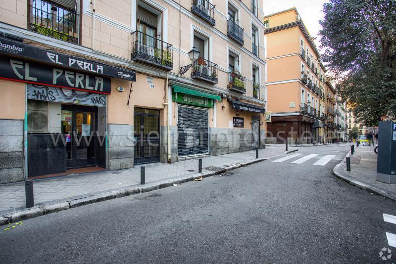 Madrid, MAD 28005 - Unit Puerta 05 -  - Interior Photo - Image 1 of 6