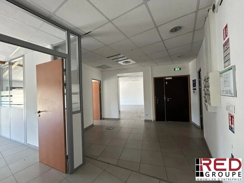 Office in Le Tholonet for sale - Building Photo - Image 3 of 9