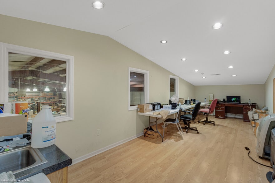 328 Tiller Dr, Pawleys Island, SC for lease - Interior Photo - Image 3 of 40