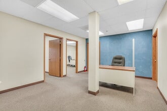 5455 W Grand Ave, Gurnee, IL for lease Interior Photo- Image 2 of 6