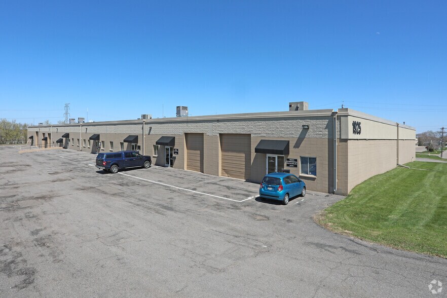 1925 Oakcrest Ave, Roseville, MN for lease - Building Photo - Image 1 of 2