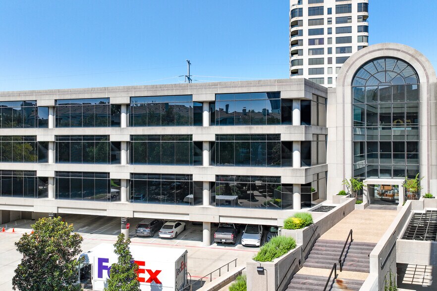 3535 Travis St, Dallas, TX for lease - Primary Photo - Image 1 of 4