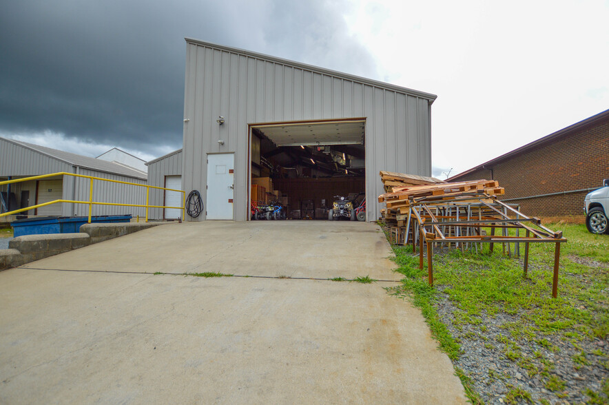 12056 Stallings Commerce Dr, Matthews, NC for lease - Building Photo - Image 3 of 20