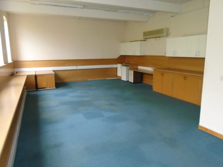 47C Blackborough Rd, Reigate for lease - Interior Photo - Image 1 of 3
