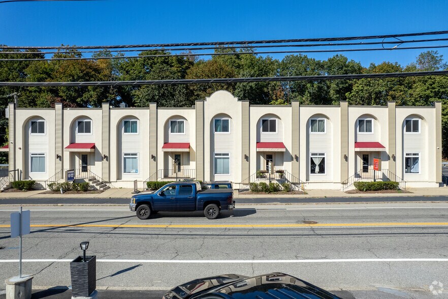 845 Oaklawn Ave, Cranston, RI for sale - Building Photo - Image 1 of 1