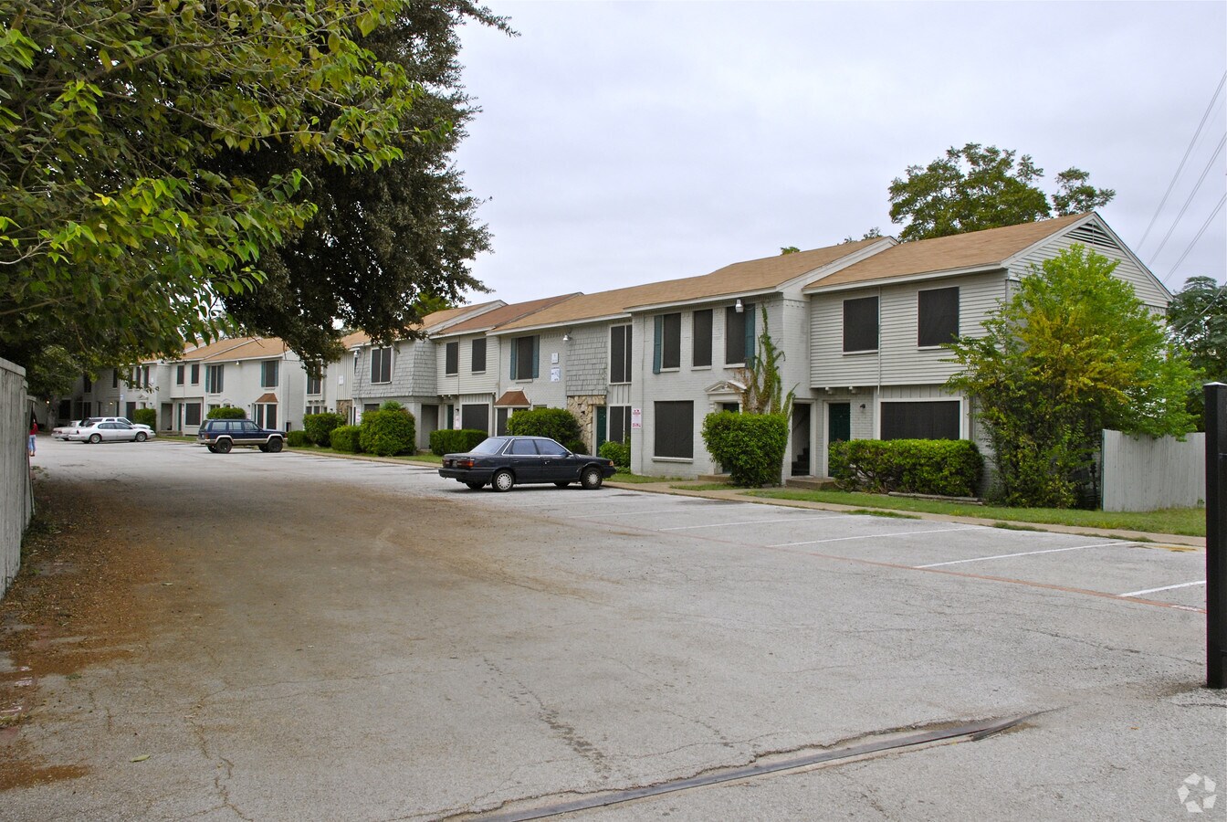 1423 Forest Ln, Garland, TX 75042 Property Record