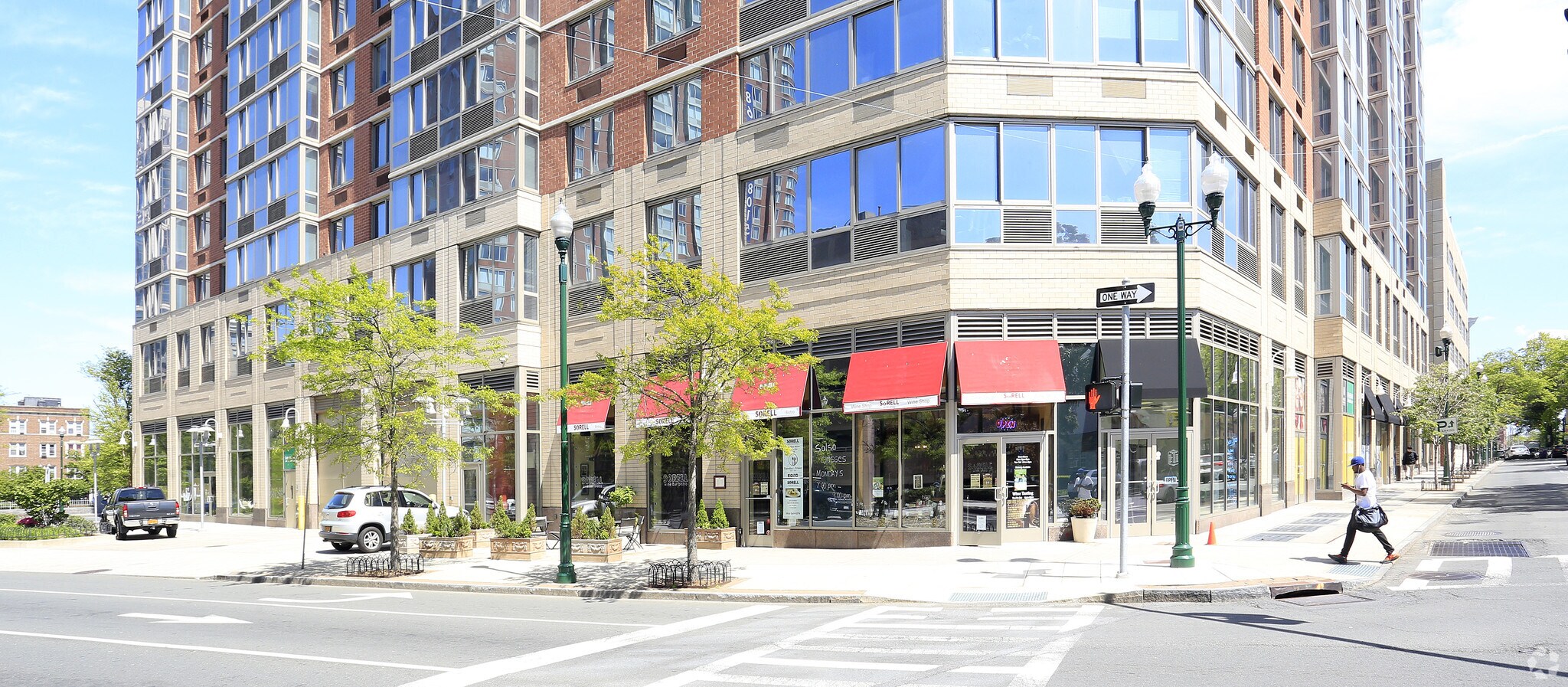 40 Memorial Hwy, New Rochelle, NY 10801 Retail For Lease Skyline