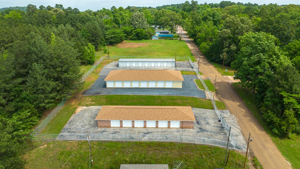 148 Fannin St, Lone Star, TX 75668