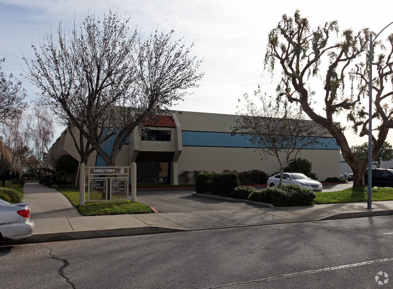 9230-9242 Deering Ave, Chatsworth, CA for lease - Building Photo - Image 3 of 3