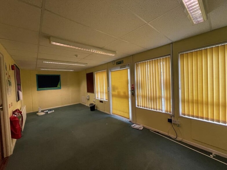 111 Canterbury Rd, Hawkinge for lease - Building Photo - Image 3 of 13