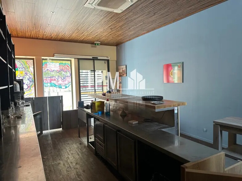 Retail in Aix-en-Provence for lease - Interior Photo - Image 3 of 10