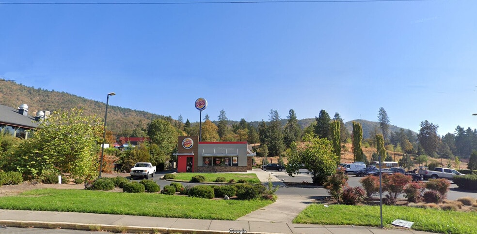 1835 NE 7th St, Grants Pass, OR for lease - Building Photo - Image 1 of 6