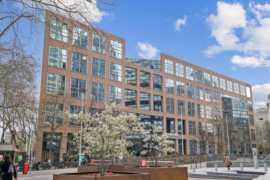 2 Place Des Vosges, Courbevoie for lease - Building Photo - Image 3 of 11