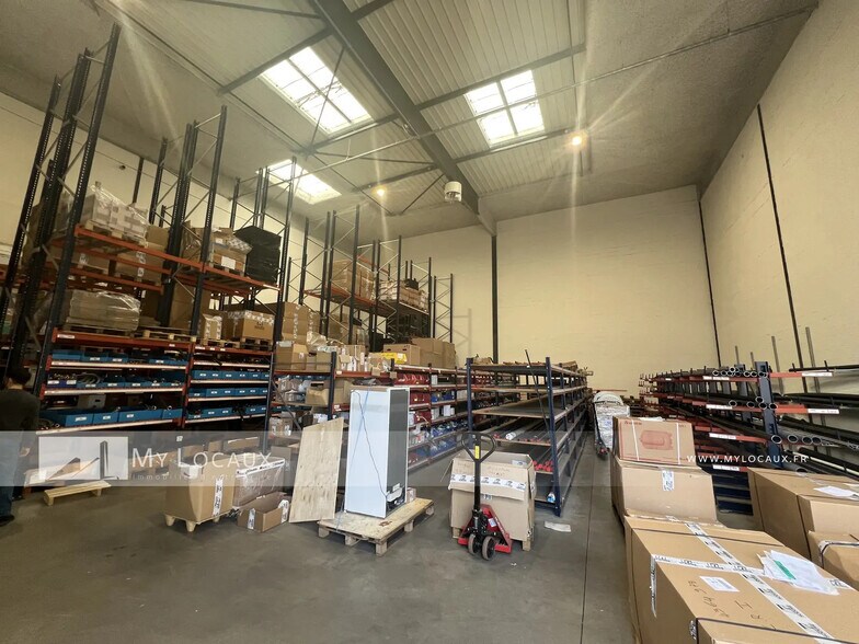 Flex in Villeneuve-la-Garenne for lease - Interior Photo - Image 3 of 6