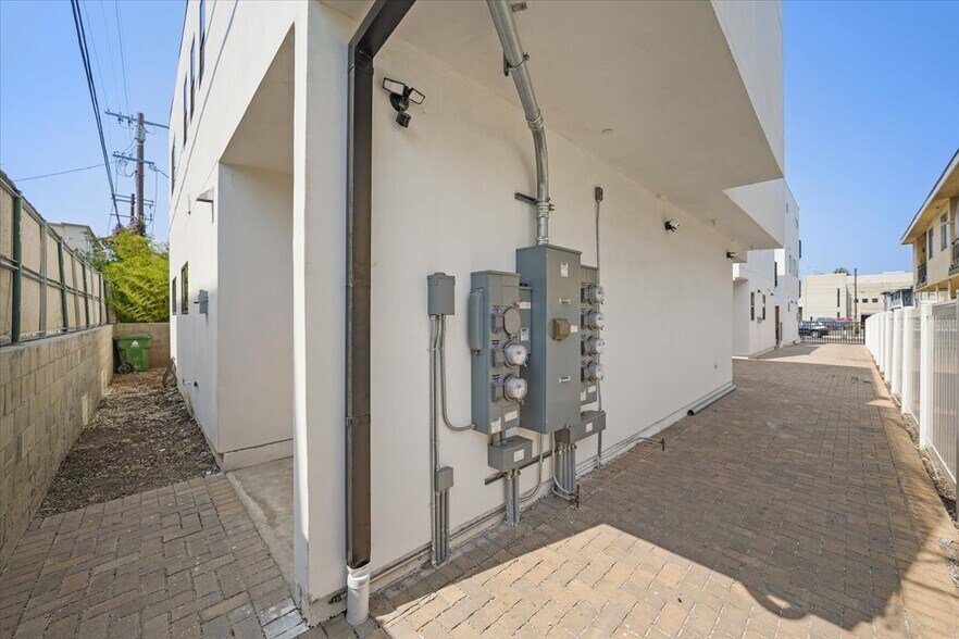 910 Hudson ave, Los Angeles, CA for sale - Building Photo - Image 2 of 48