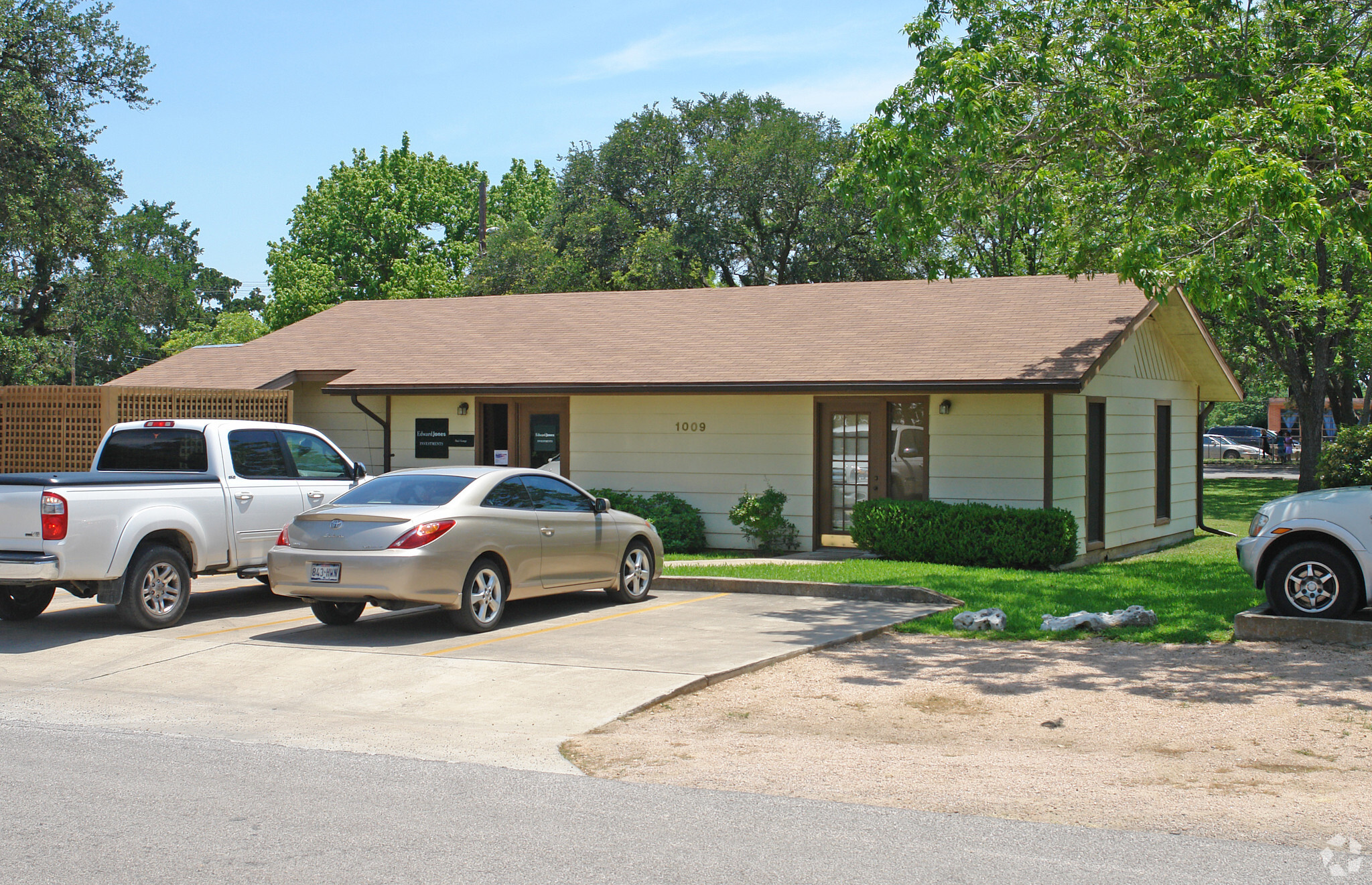 1009 Meredith Dr, Austin, TX for lease Primary Photo- Image 1 of 3