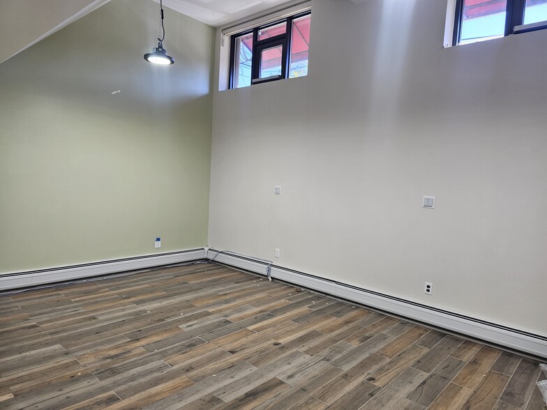 1061 Slocum Ave, Ridgefield, NJ for lease - Interior Photo - Image 2 of 38