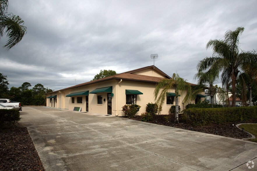 15894 Brothers Ct, Fort Myers, FL for lease - Building Photo - Image 2 of 6