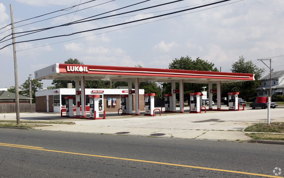 642 W Broad St, Paulsboro, NJ for sale - Primary Photo - Image 1 of 1