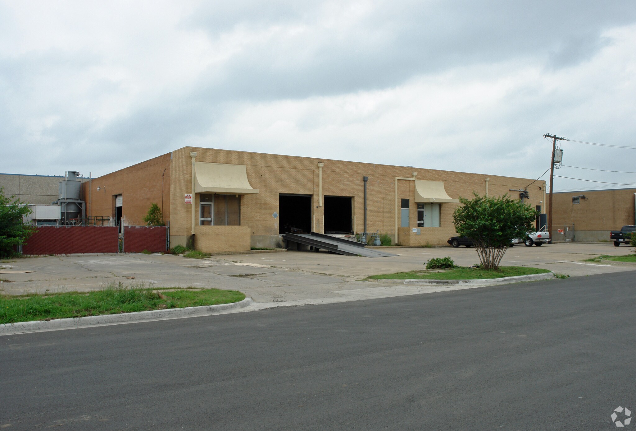 4933-4939 Cash Rd, Dallas, TX for sale Primary Photo- Image 1 of 1