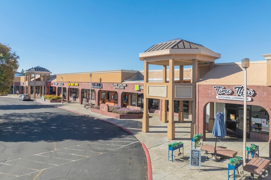 1070 E Stanley Blvd, Livermore, CA for lease - Building Photo - Image 1 of 17