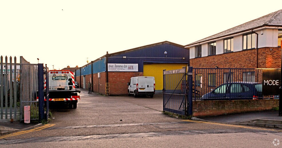 38 Crown Rd, Enfield, EN1 1TH