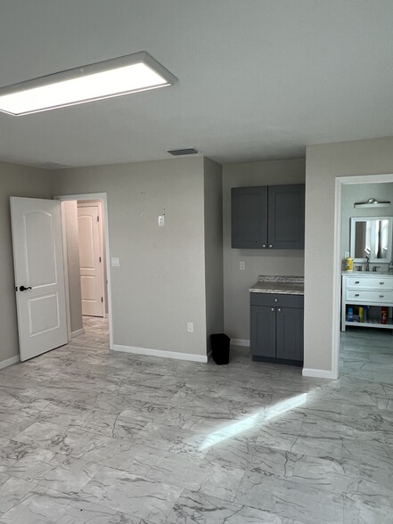 5444 Park Blvd, Pinellas Park, FL for lease - Interior Photo - Image 2 of 11