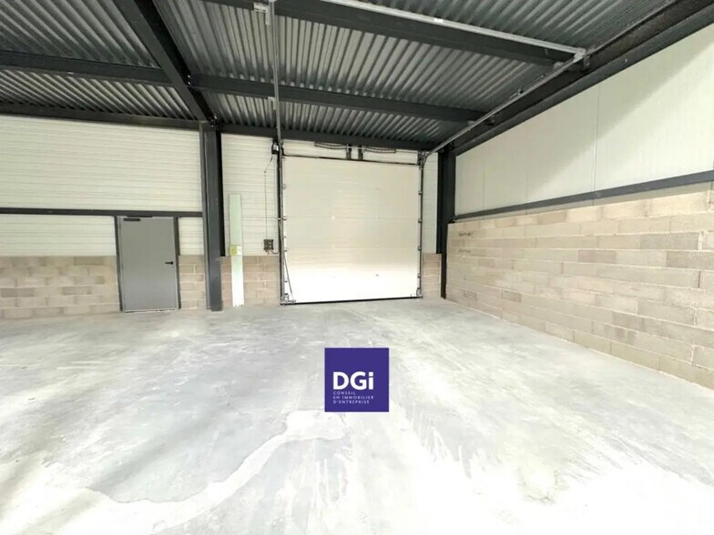 Flex in Nîmes for lease - Interior Photo - Image 2 of 5