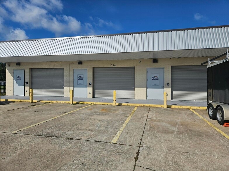 726 N Indiana Ave, Englewood, FL for lease - Building Photo - Image 2 of 2