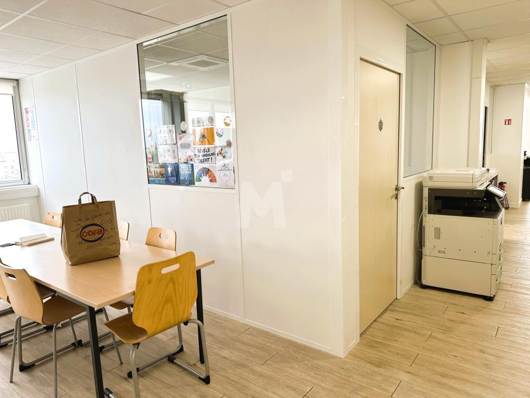 Office in Évry-Courcouronnes for lease Interior Photo- Image 1 of 5