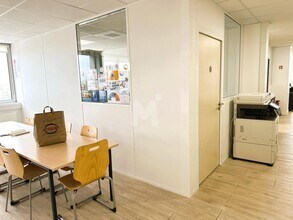 Office in Évry-Courcouronnes for lease Interior Photo- Image 1 of 5