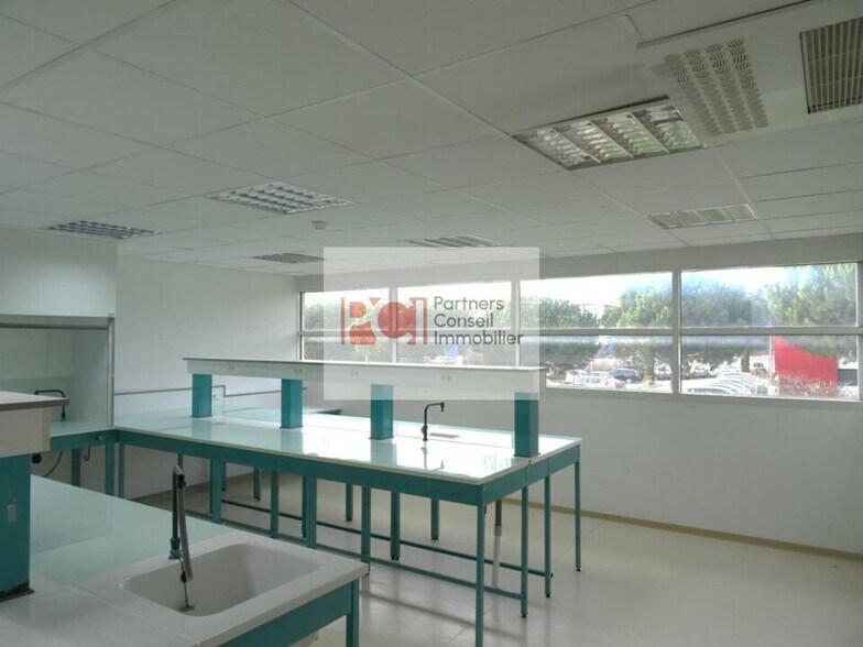 Office in Nîmes for lease - Interior Photo - Image 2 of 2
