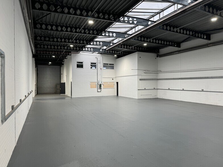 Warren Rd, Manchester for lease - Interior Photo - Image 3 of 14