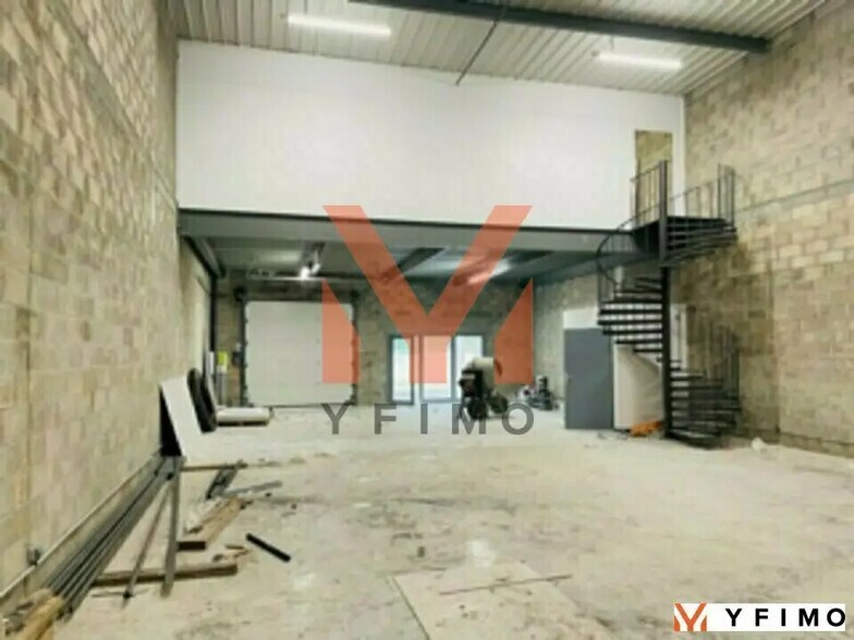 Flex in Boinvilliers for sale - Building Photo - Image 3 of 8