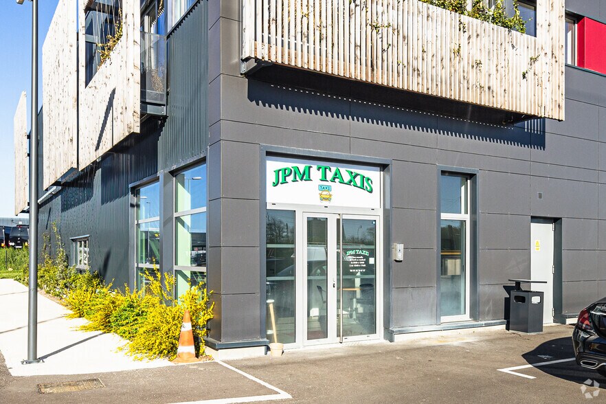 Industrial in Créteil for lease - Building Photo - Image 3 of 3