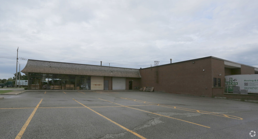 2001 Thickson Rd, Whitby, ON for lease - Building Photo - Image 2 of 10