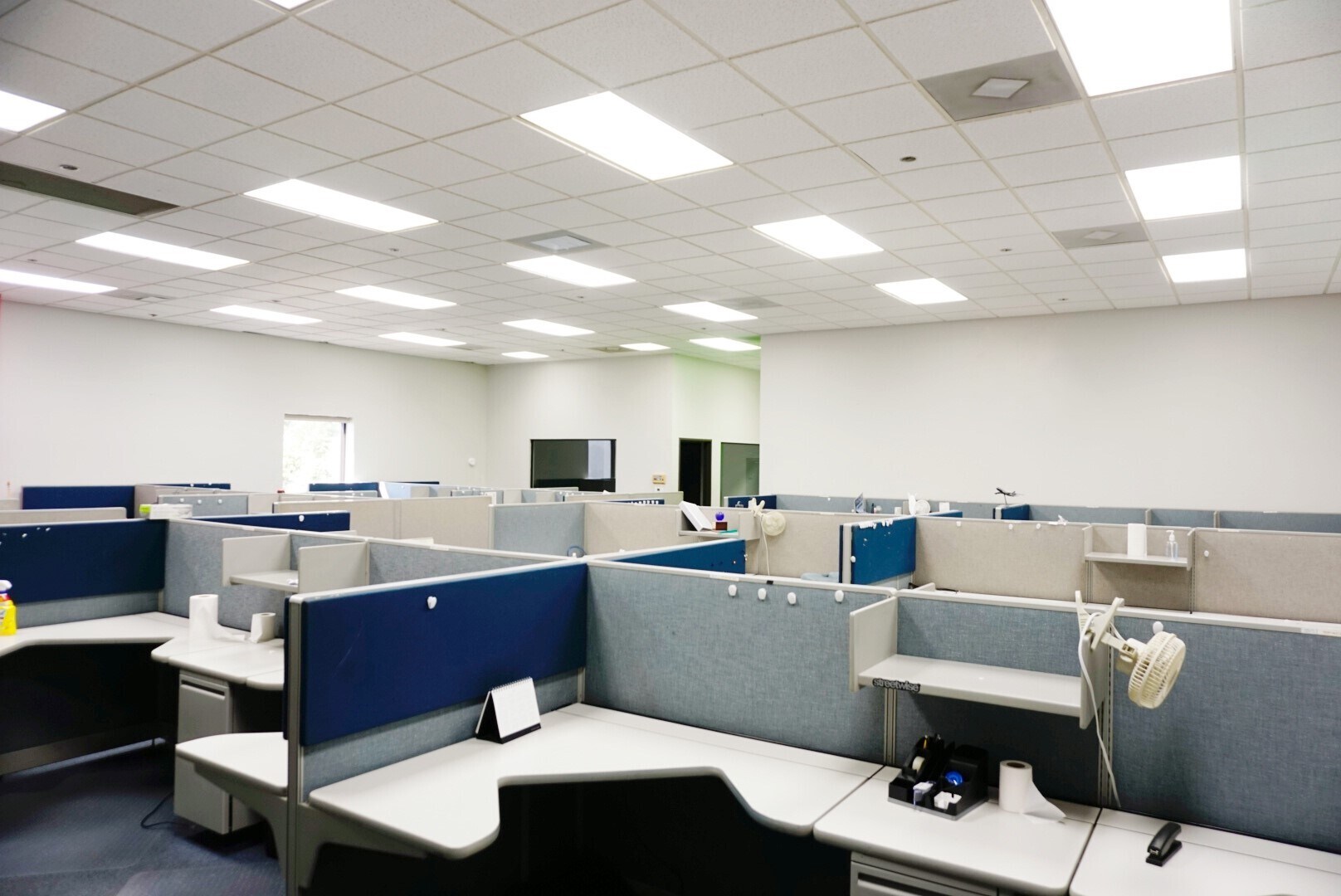 2347-2351 Honolulu Ave, Montrose, CA for lease Interior Photo- Image 1 of 4