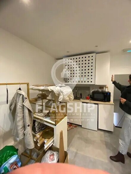 Retail in Levallois-Perret for lease - Interior Photo - Image 2 of 3