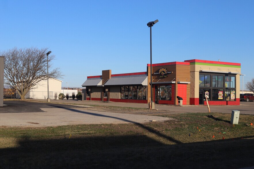 1300 Lake Ave, Storm Lake, IA for sale - Building Photo - Image 1 of 1