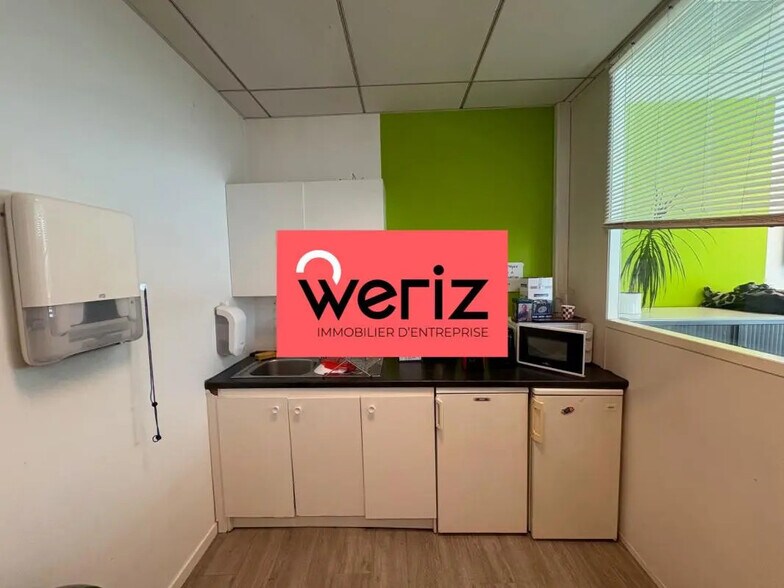 Office in Marseille for lease - Interior Photo - Image 3 of 10