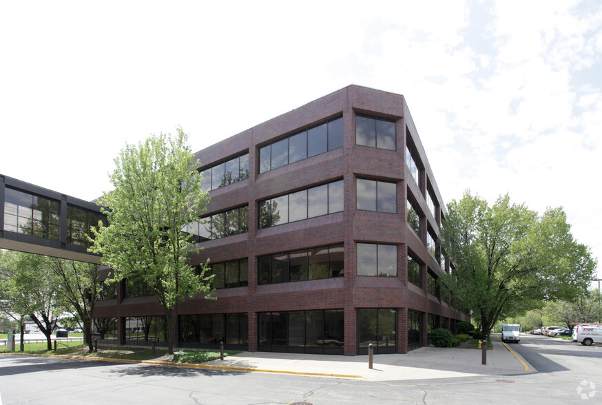 700 E Butterfield Rd, Lombard, IL for lease - Building Photo - Image 2 of 8