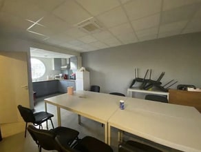 Flex in Aix-en-Provence for lease Interior Photo- Image 2 of 4