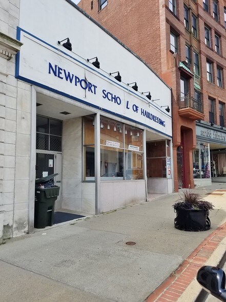 226 Main St, Pawtucket, RI for sale - Primary Photo - Image 1 of 1