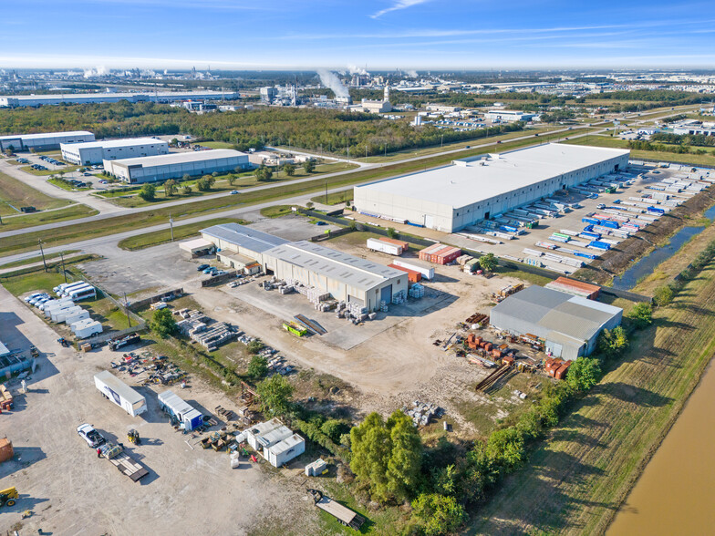 11837 W Fairmont Pky, La Porte, TX for lease - Aerial - Image 3 of 11