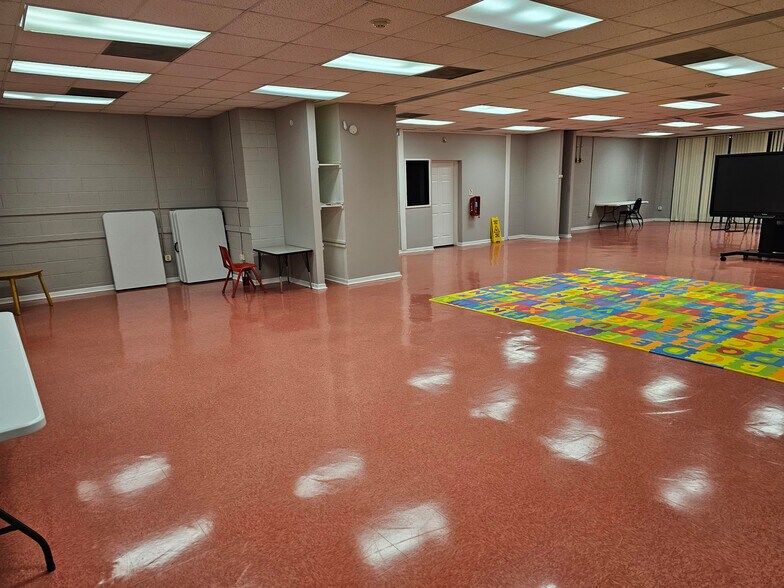 222 S 66th St, Houston, TX for lease - Building Photo - Image 3 of 11