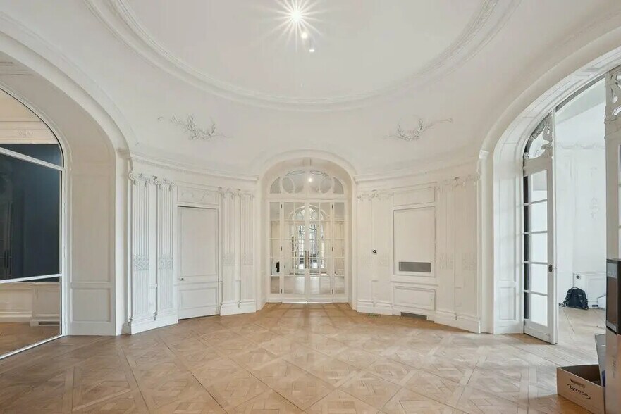 Office in Paris for lease - Interior Photo - Image 3 of 8