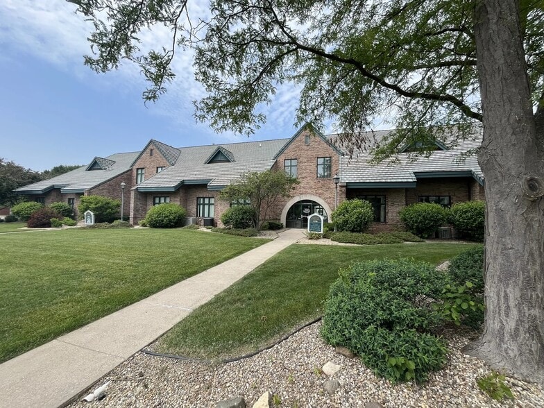 270 E 90th Dr, Merrillville, IN for lease - Building Photo - Image 2 of 12