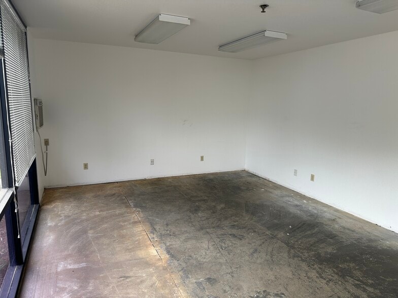 1070 Horizon Dr, Fairfield, CA for sale - Interior Photo - Image 2 of 9